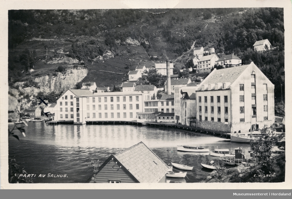 Postkort frå Salhus, Bergen. Salhus Tricotagefabrik.