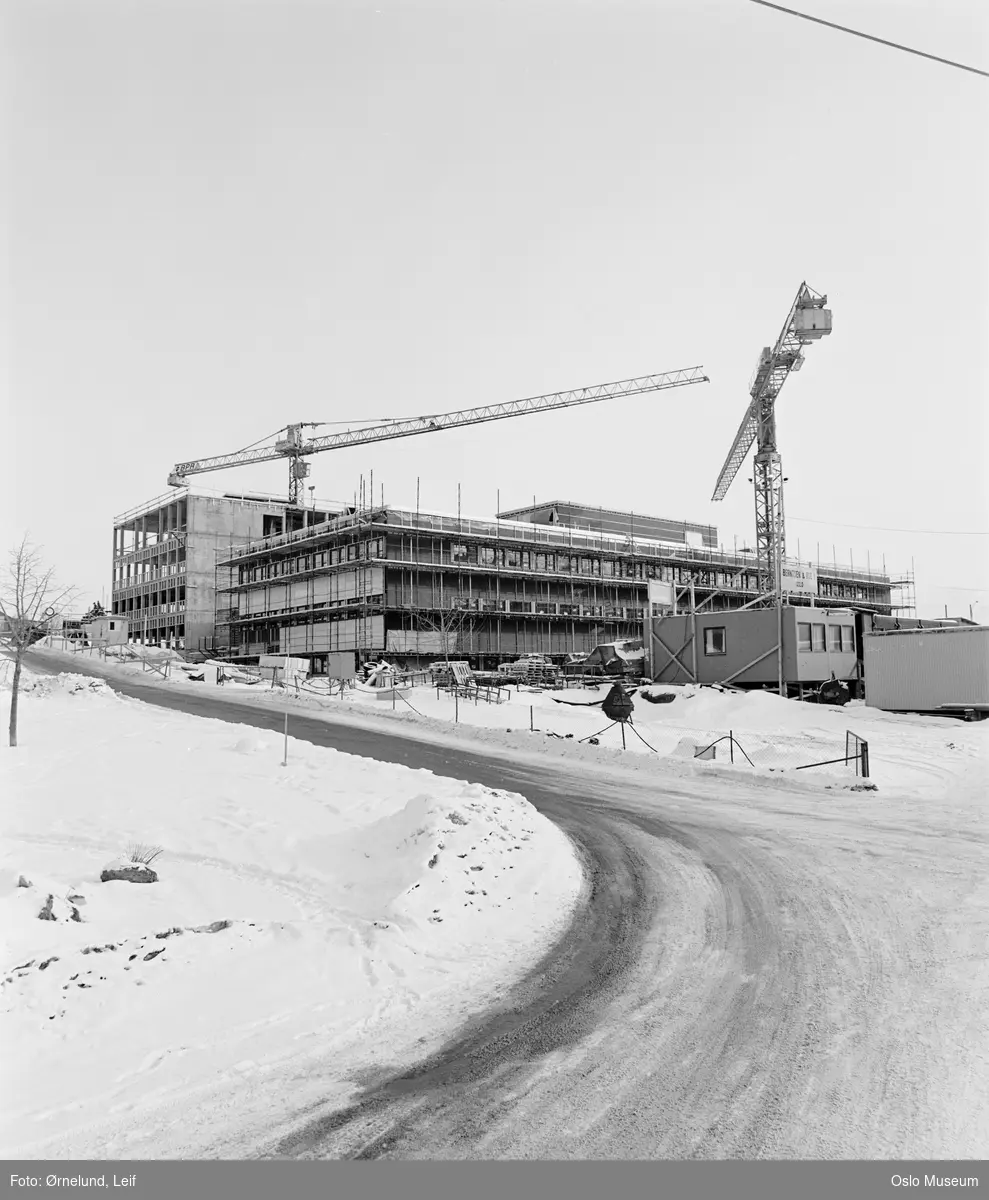 Philips Norsk a.s., fabrikkbygning, byggevirksomhet, kraner, vei
