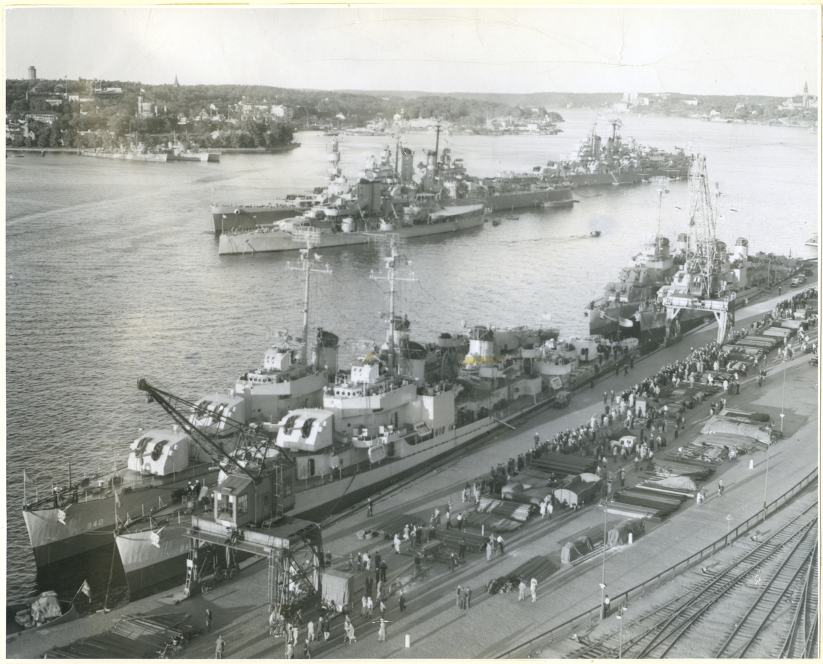 Eskaderbild. U. S. A.-eskader på Stockholms Ström 11. Juli 1946.