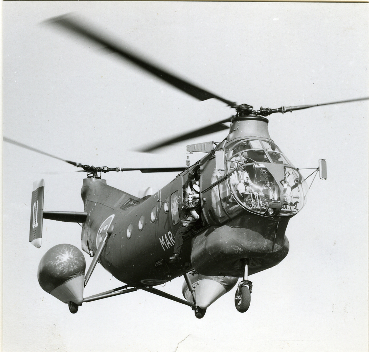 Svenska marinens helikopter 01 av typ Hkp1 (Vertol 44).