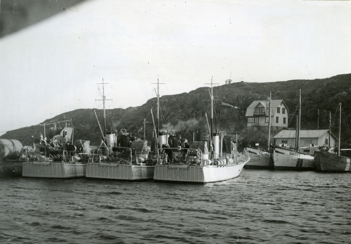 Minsveparna M 18, M 16, M 17 i Björkö hamn, april 1943.