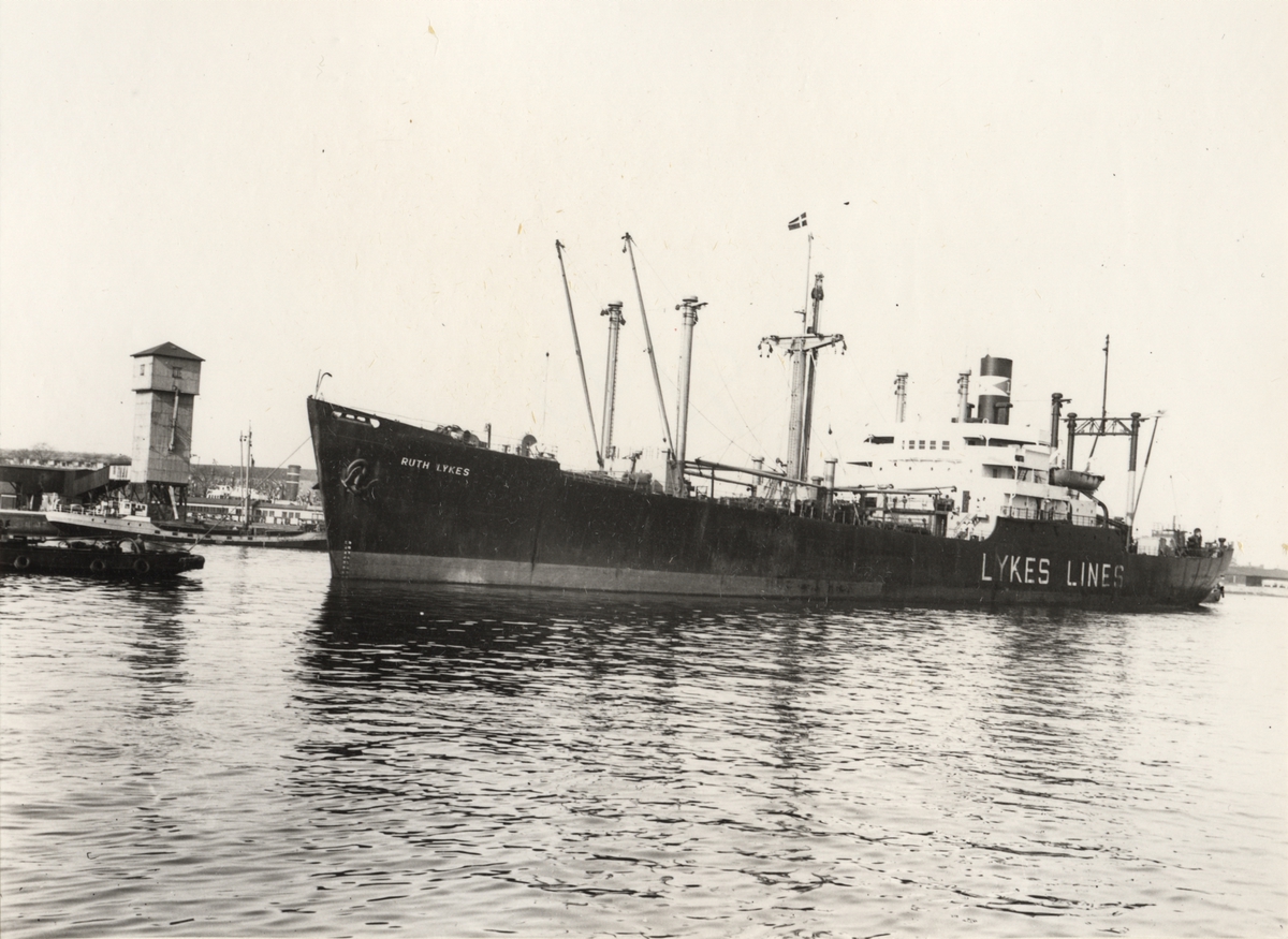 Last-turbinångfartyget "RUTH LYKES". Foto från Köpenhamn någon gång under åren 1953 - 1956.