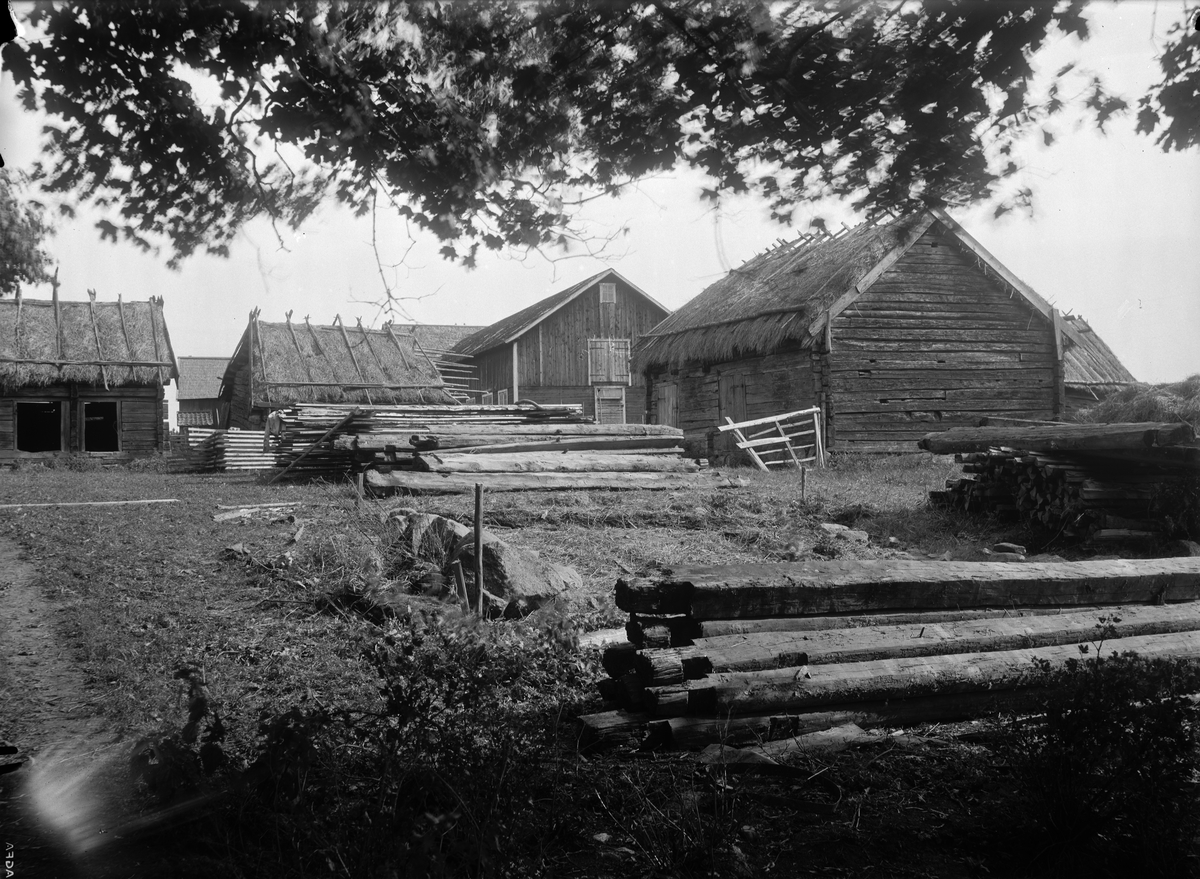 Kvekgården under restaurering, Fröslunda socken, Uppland 1934