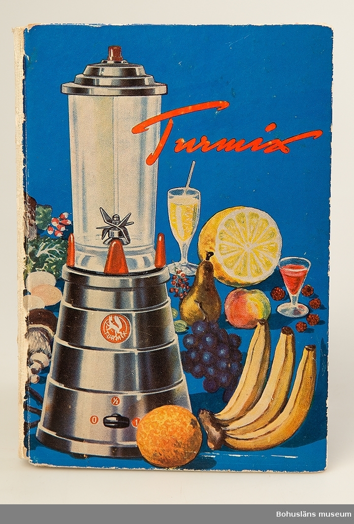 Receptbok till Turmix, hushållsmixer, UM032063. Klotband, omslag i färg, svartvita fotografier. C. Davidssons boktryckeri AB. Växjö 1949.
"Denna bok innehåller c.a 400 utprovade recept på rätter och drycker."
