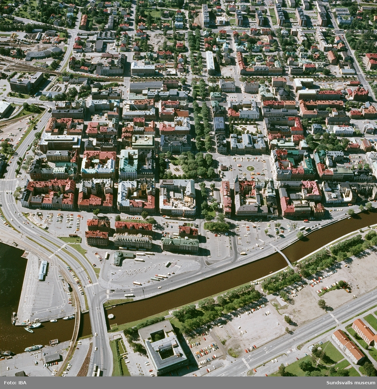 Diverse flygbilder över Sundsvalls centrala delar.