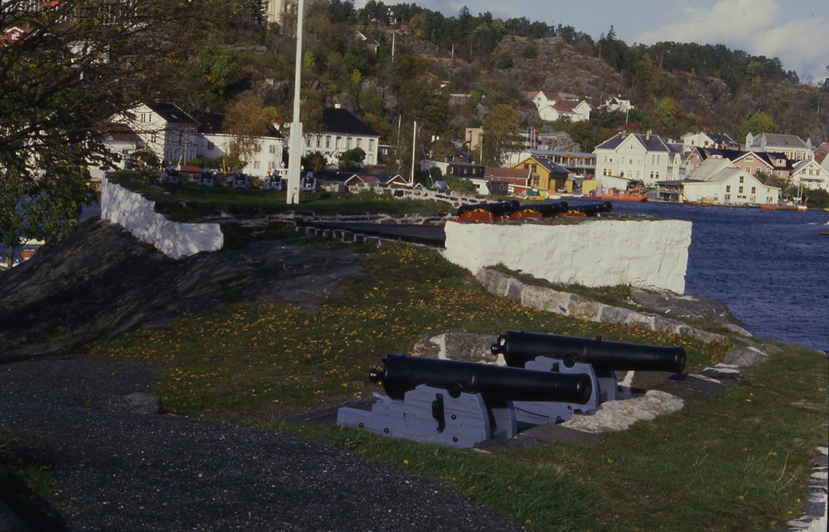 Gunnarsholmen Oktober 1983. Kanonene. Kragerø