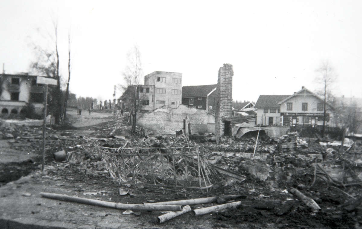 Leiret i ruiner. Elverum, april, 1940. Ruiner etter bombing av tyske fly.