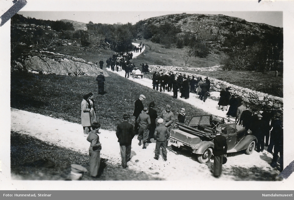 Begravelse etter Gåsværulykka 22. mai 1941. Likfølget fra Garstad kirke til kirkegården