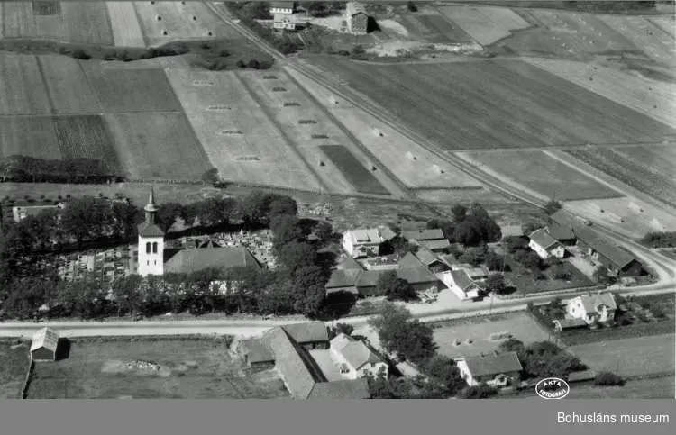 Text på kortet:" Flygfoto över Solberga kyrka".