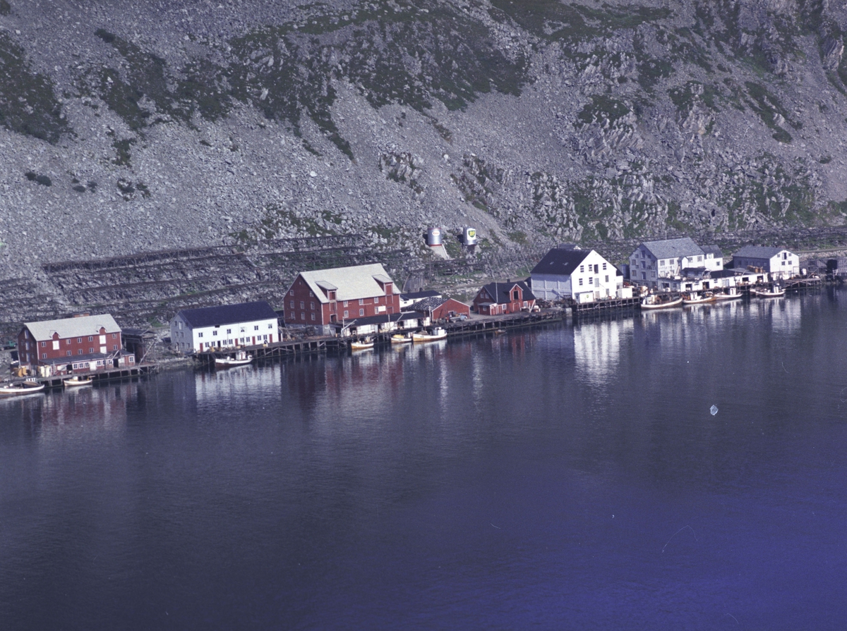 Flyfoto fra Kjøllefjord. Negativ nr. 122731. Kjøllefjord.