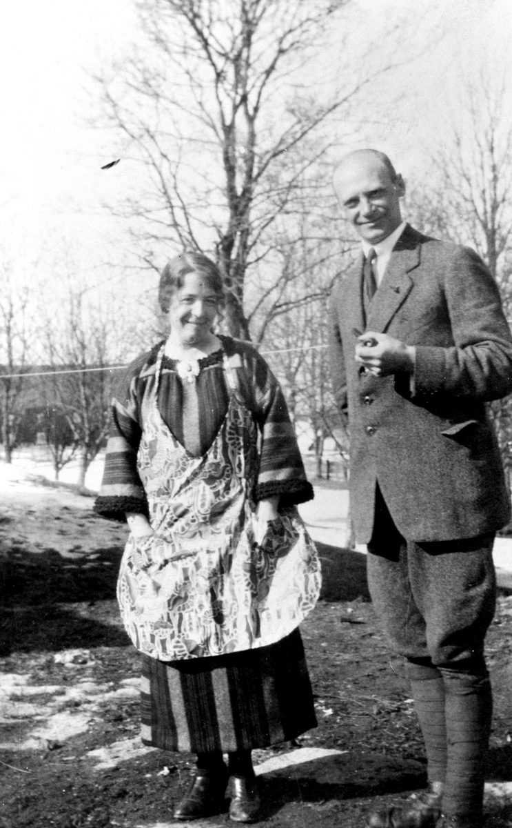 Fru Jensen og oberst Jørgen Martinusen Jensen, Berg østre, Ringsaker.