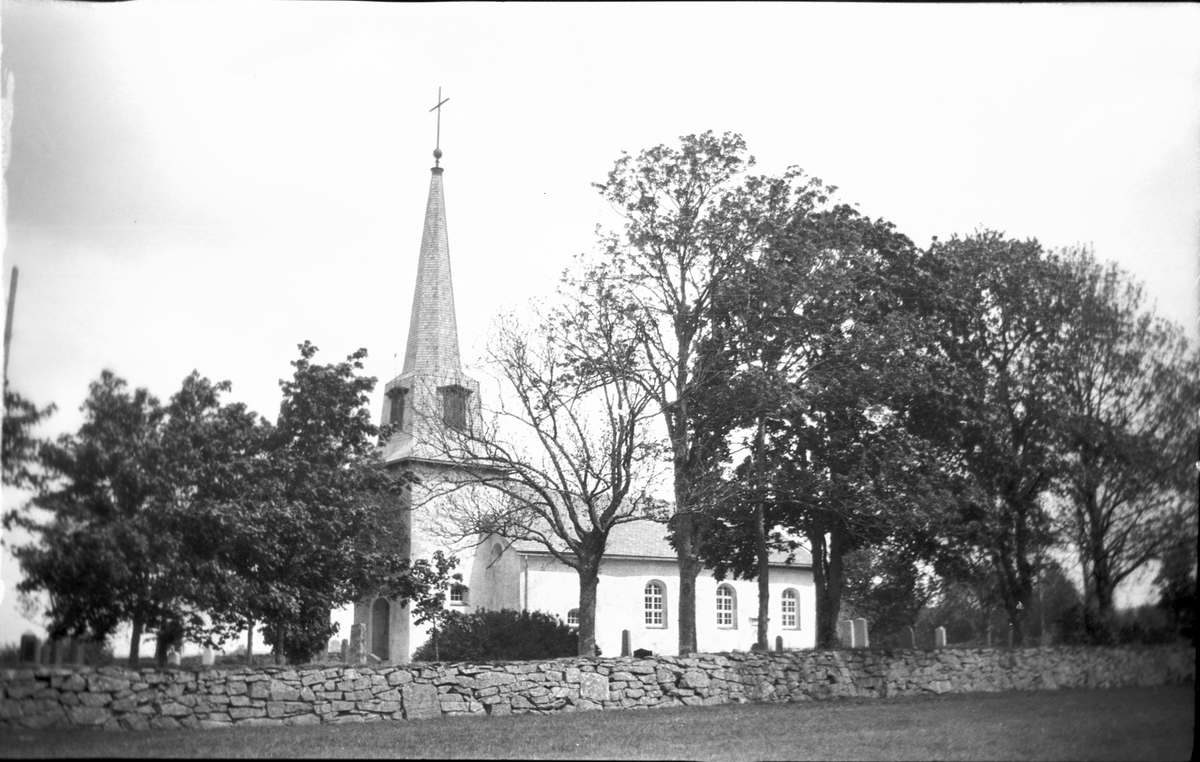 Kyrkan kyrkogården  Järbo