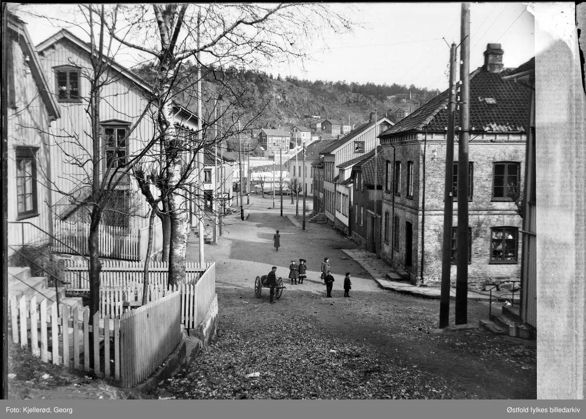 Toldbodgata 205 i Risør er murbygget på høyre hjørne. dag heter gata ...