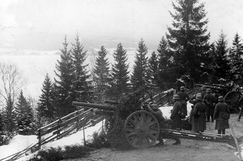 Tysk artilleri i stilling langs Mjøsa. Foto, Øyvind Leonsens billedsamling.