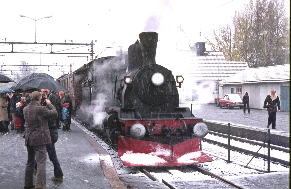 Veterantog Drammen - Rødberg på Kongsberg stasjon.