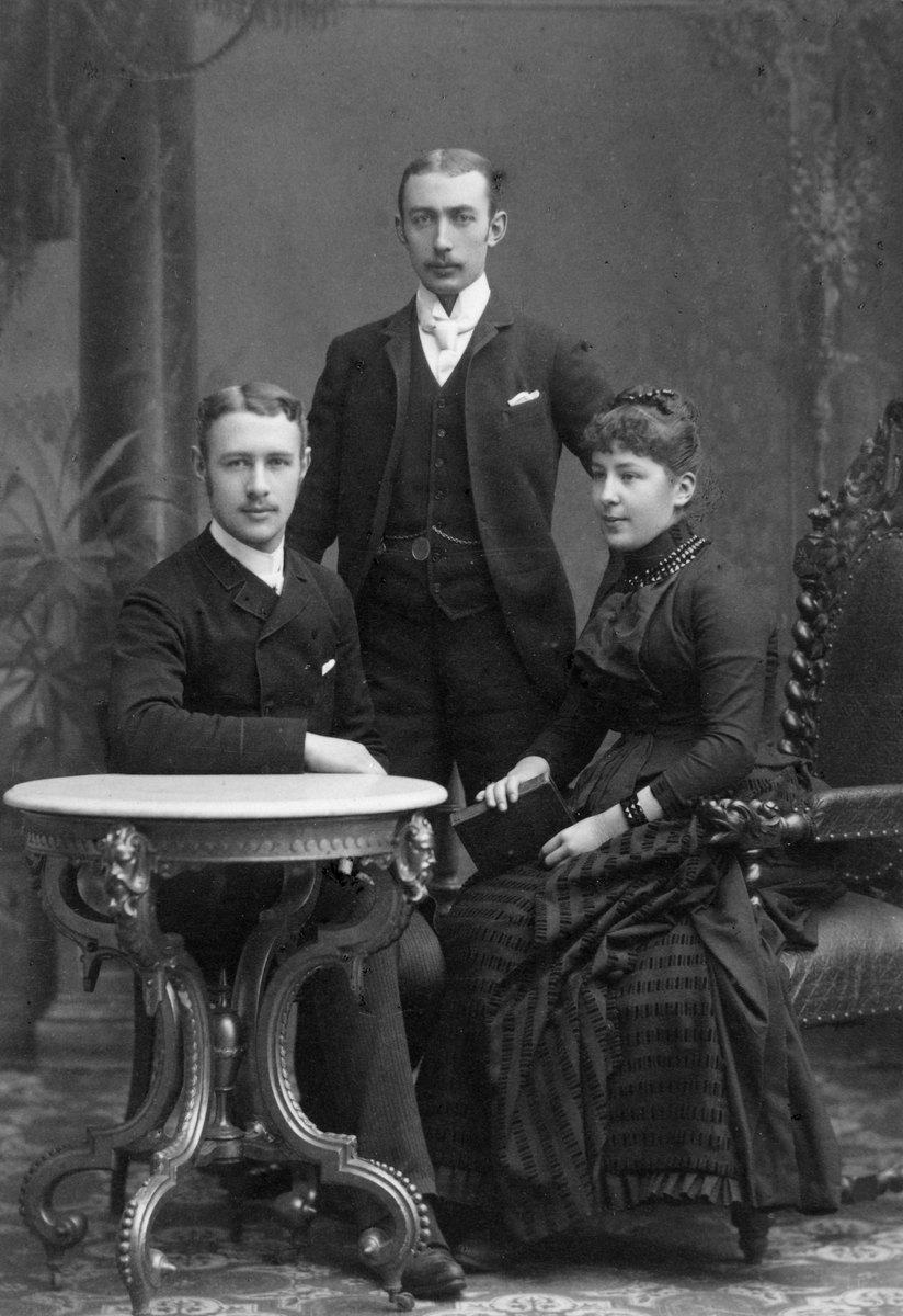 Christian Thams, hans kone Eléonore og broren Wilhelm August Thams.