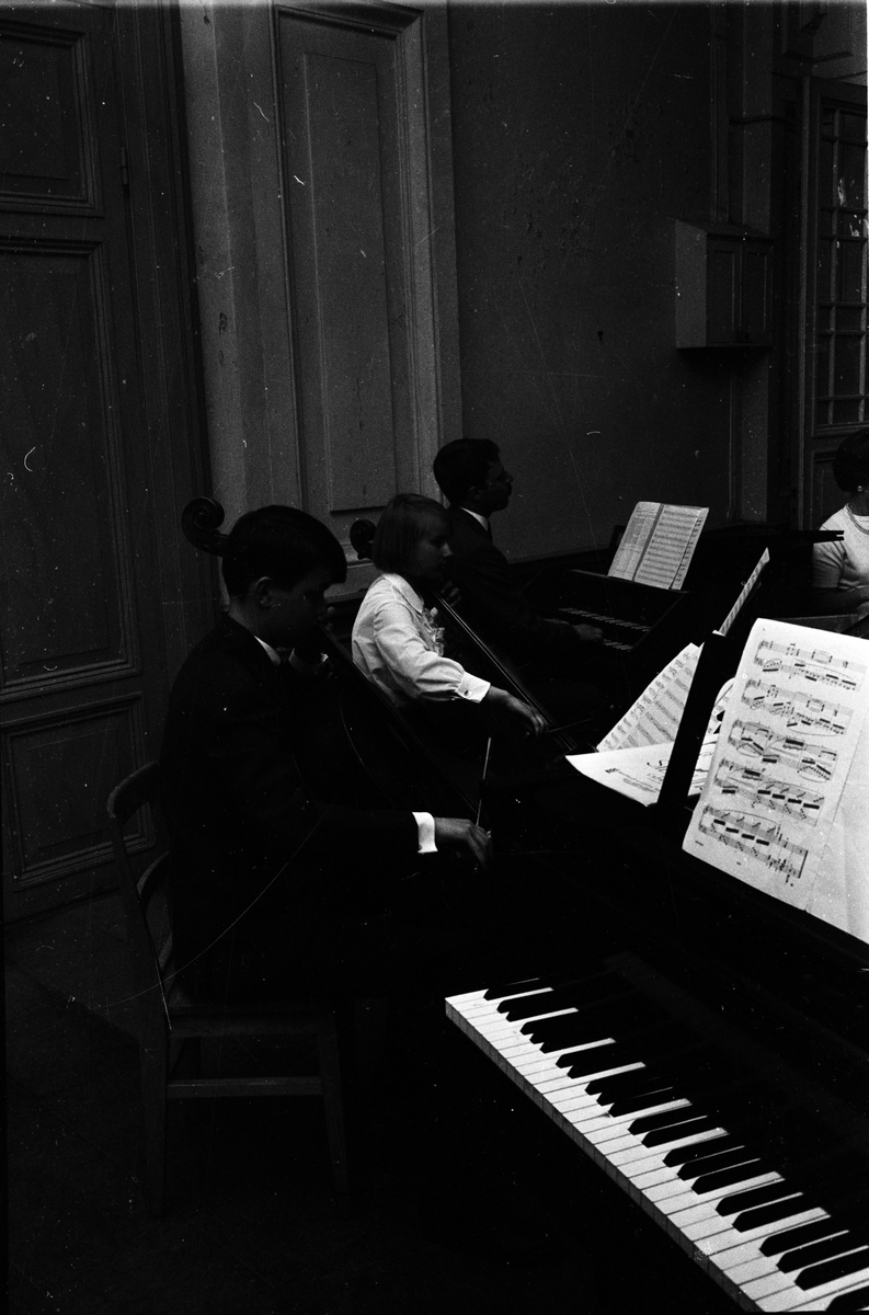 Katedralskolan - trappkonsert, Uppsala, maj 1965