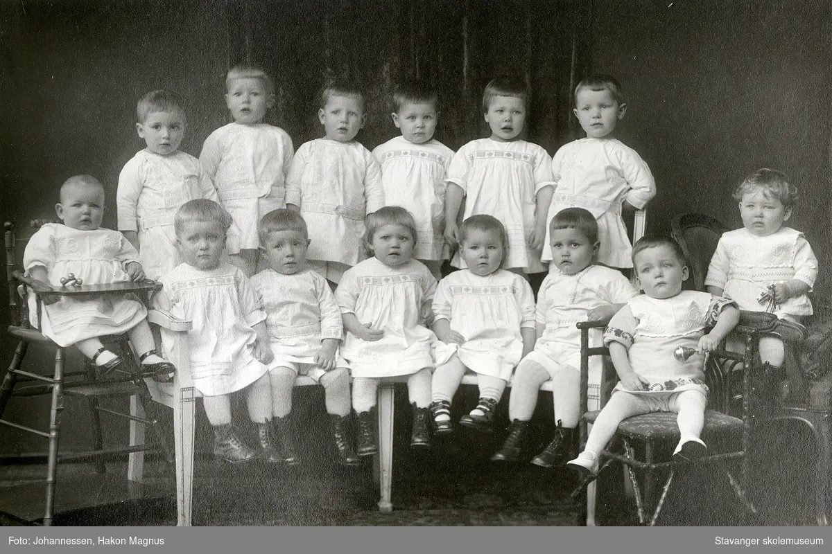 En gruppe av de største barna på Strømvik. Stavanger Kvinde- og spædbarnshjem. 1927.