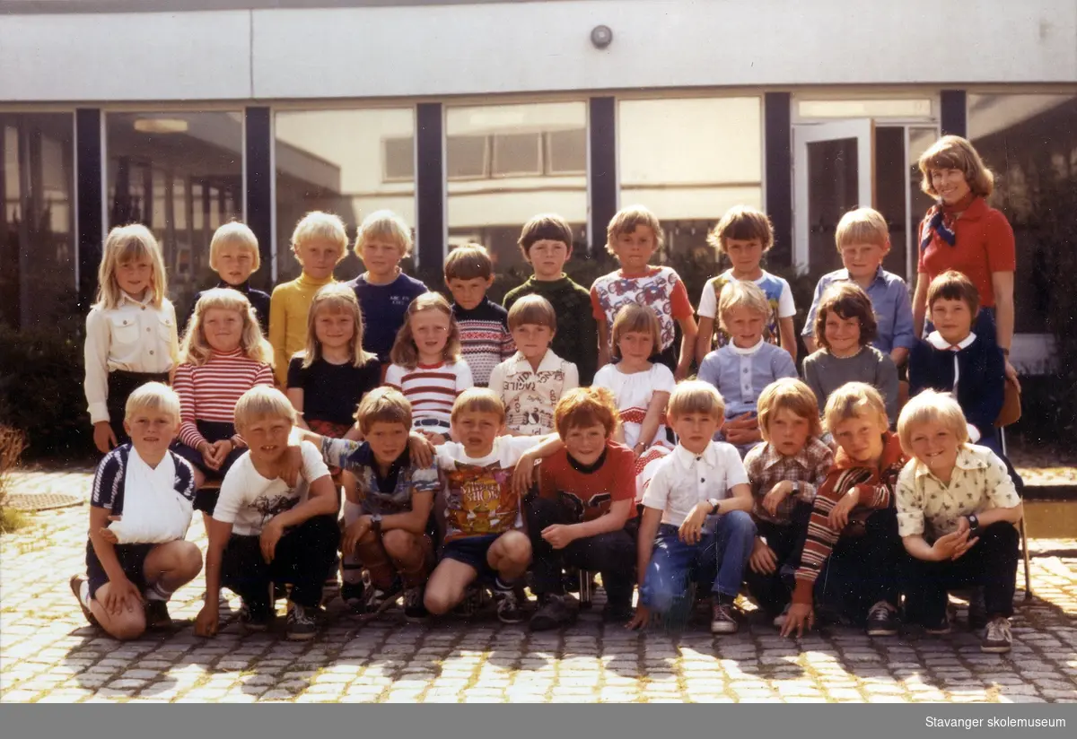 Klassebilde, 1. klasse. Kvernevik skole. 1976.