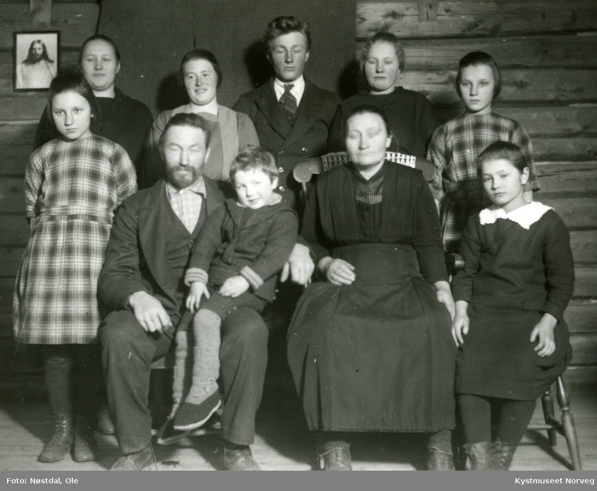 Noen personer fra familien Haugen i Gravvik i Nærøy
