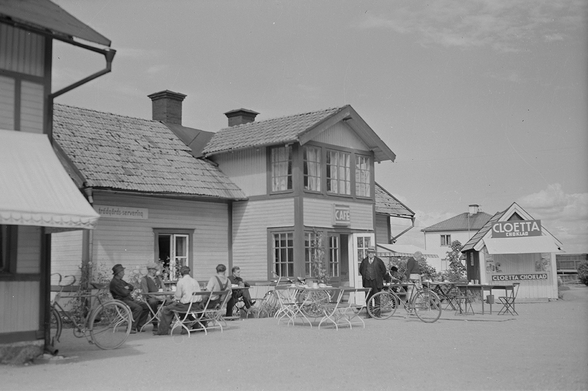 Bladhs café vid torget, Malmslätt, 1940-tal.