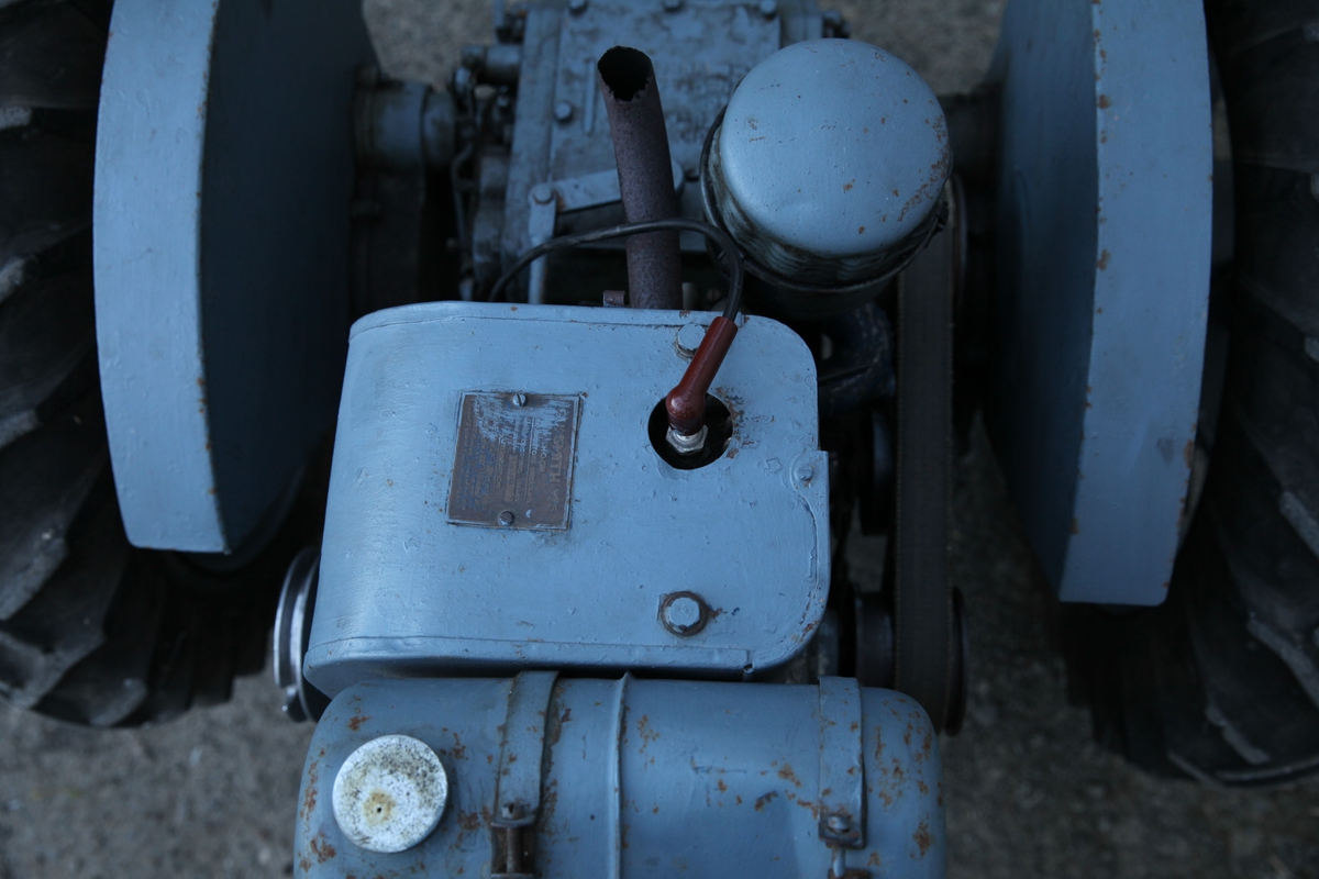 Produsent: Gunsmith Co. i Hook nær Basingstoke, England.
Motor:  Ein sylinder JAP motor. Yter 5 hk. Luftkjøld motor. To gir framover og to bakover.