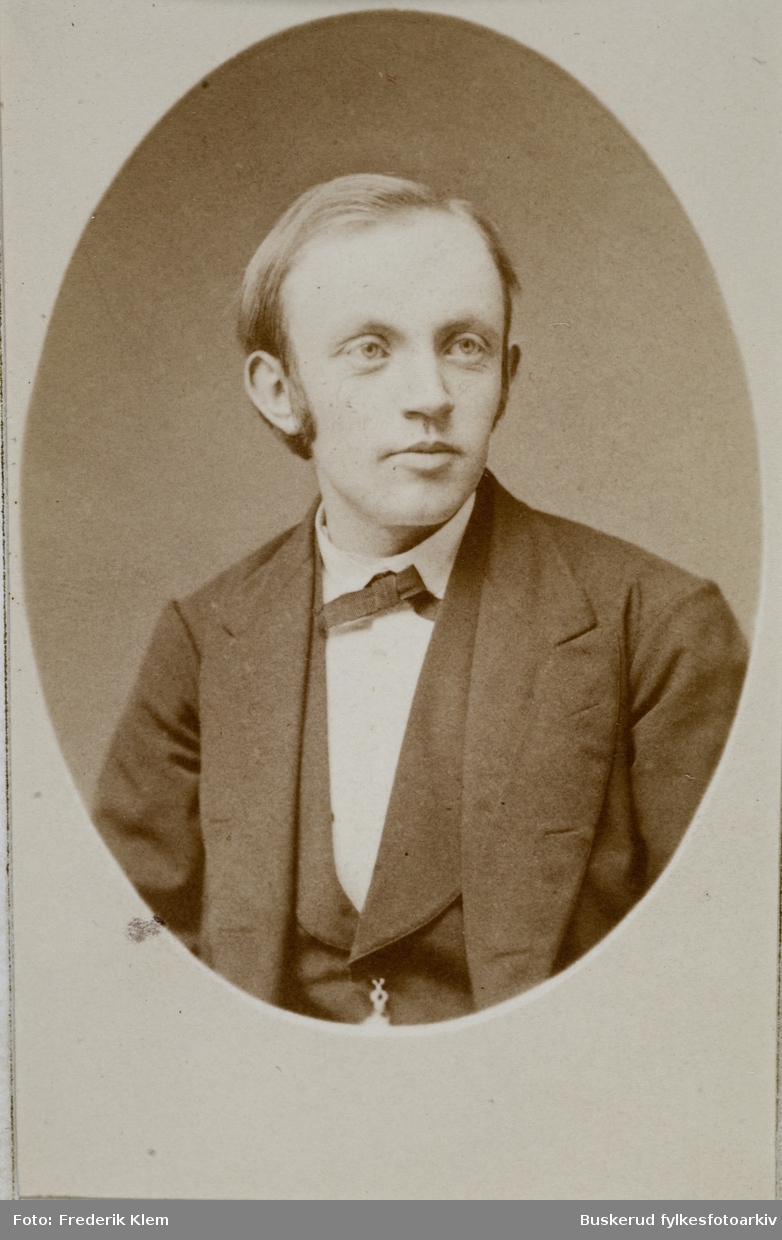Jørgen Henrik Agermann Brockmann, f. 11/2.1859, d. 30 okt. 1926

Visittkortalbum fra JKK Brockmannog Elisa og O.P. Moe