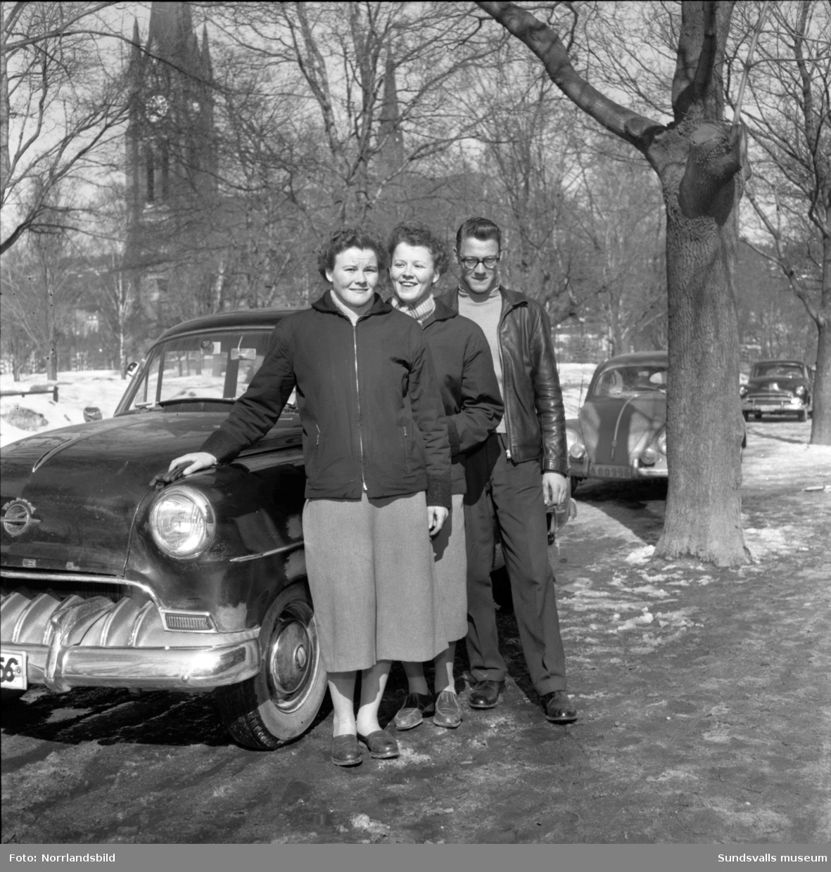 Trillingarna Ingrid, Vera och Henry Andersson från Kvarngården, Slättån i Stöde, klarade alla sitt körkortsprov på samma dag.