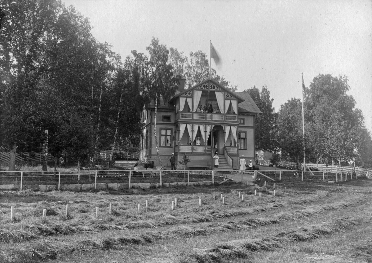 Handlande August Sjömans (1858-1938) sommarvilla "Sjötorp", Kotte, Trogsta, Enköpings-Näs socken, Uppland, vy från norr, troligen omkring 1900.