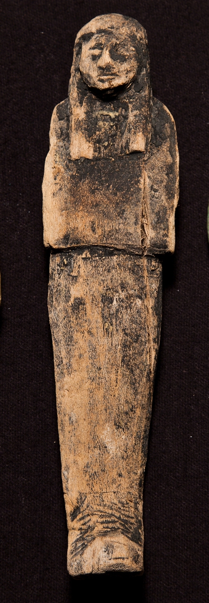 Mumiedocka från Thebe. 19 dynastin. Uschepti av äldre modell. 

Uscheptin var en av flera identiska figurer (runt 300) som skulle utföra dagsverken åt den döde i dödsriket, en docka för varje dag.