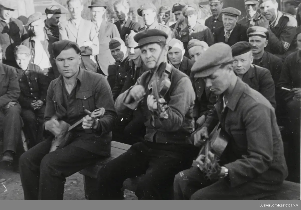 Russiske krigsfanger ved Geitryggen leir
Musikk og dans