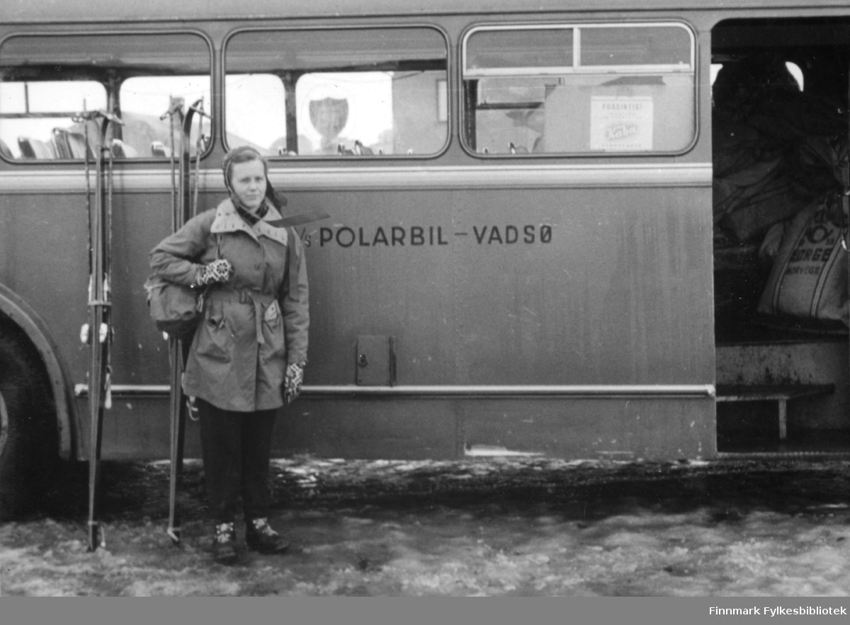 På vei til Polmak. A/S Polarbil var et rutebilselskap som drev rutetrafikk i Øst-Finnmark fra 1920 til 1976. Polarbil hadde hovedkontor i Vadsø.