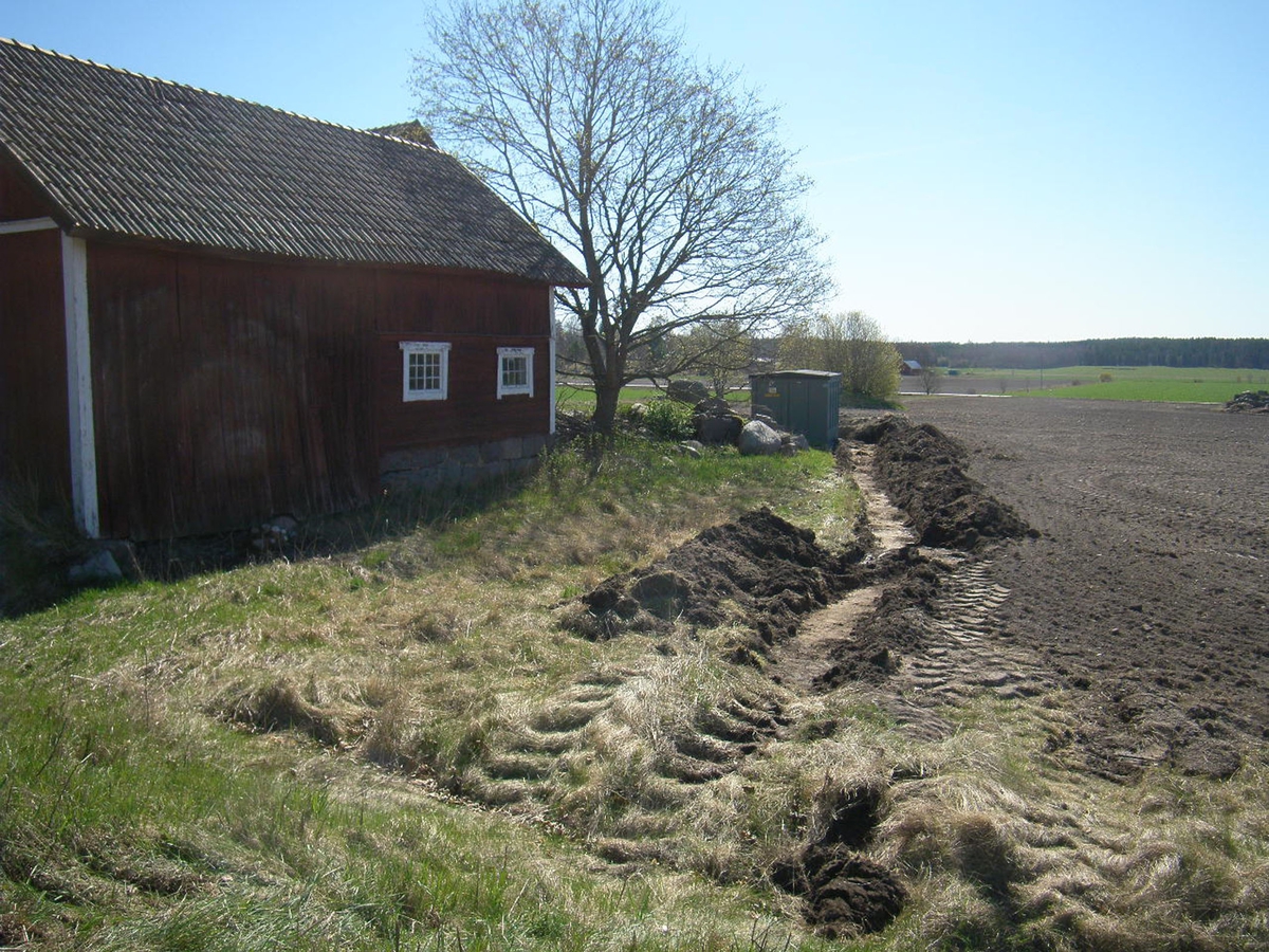 Arkeologisk förundersökning, område 3, schakt, Tibble, Husby-Långhundra socken, Uppland 2014
