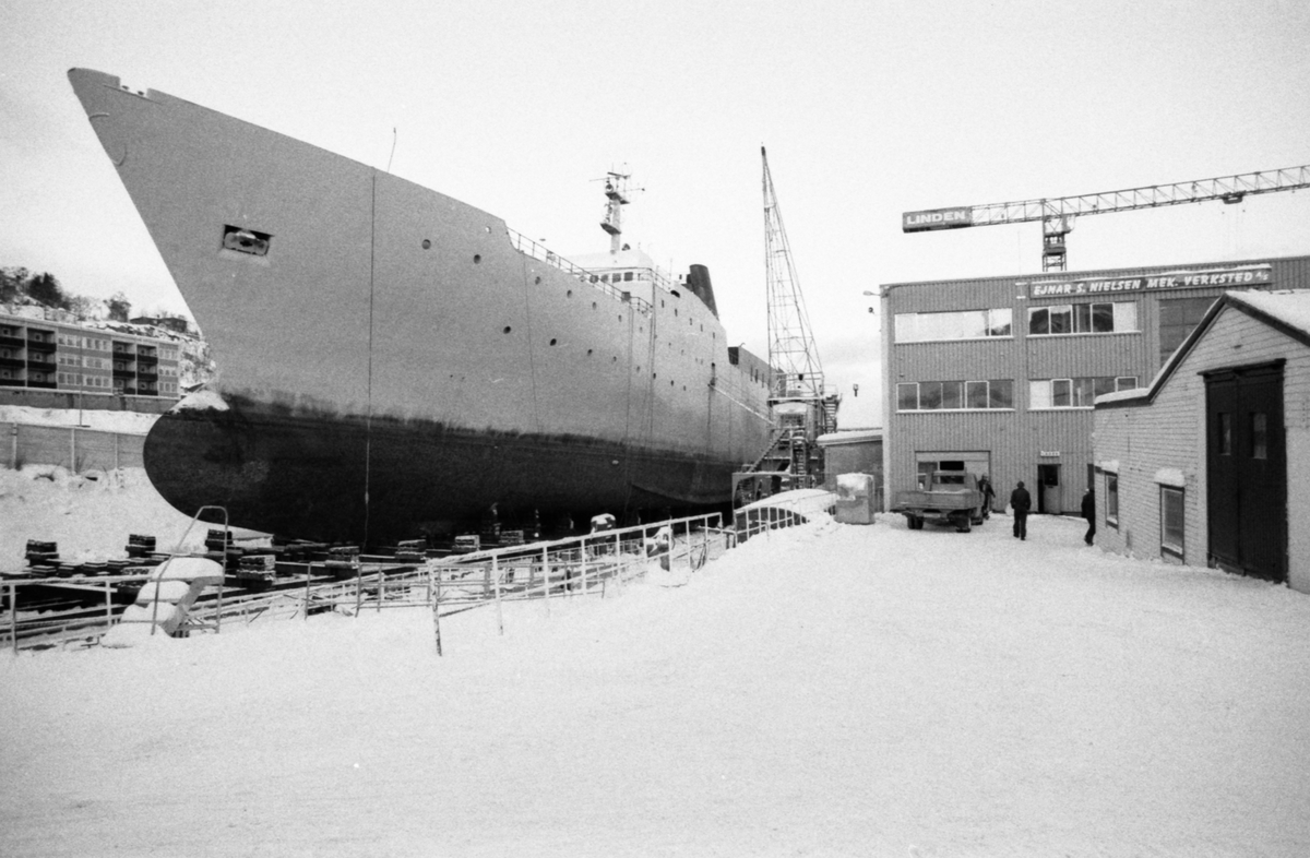 Fartøy ved Nielsenverkstedet i Samasjøen.