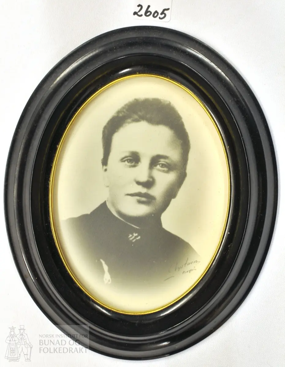Astrid Kinneberg Slettemoen, 1880-1919.