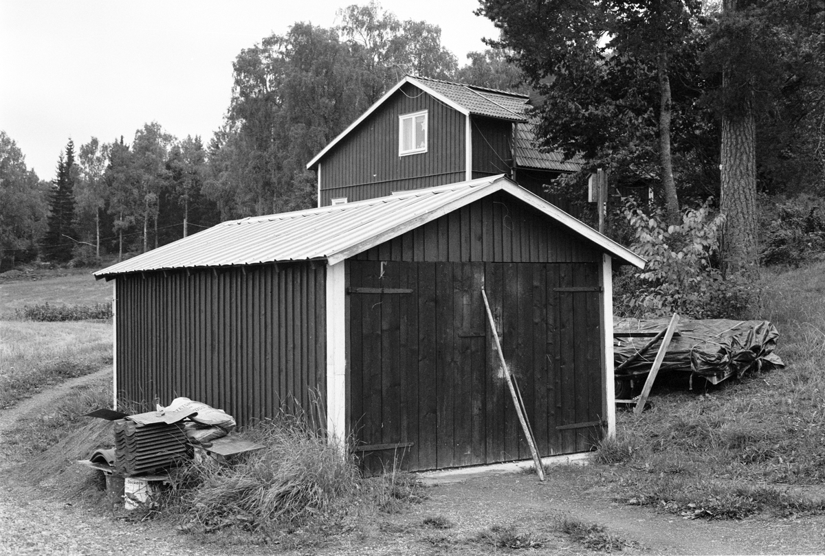 Garage, Årsta soldattorp 1:1, Sandvik, Rasbo socken, Uppland 1982