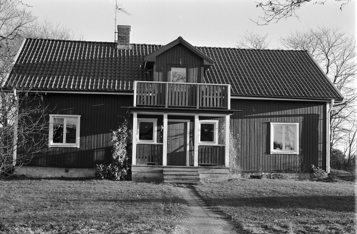 Bostadshus, Tjälinge 3:2, Skogs-Tibble socken, Uppland 1985