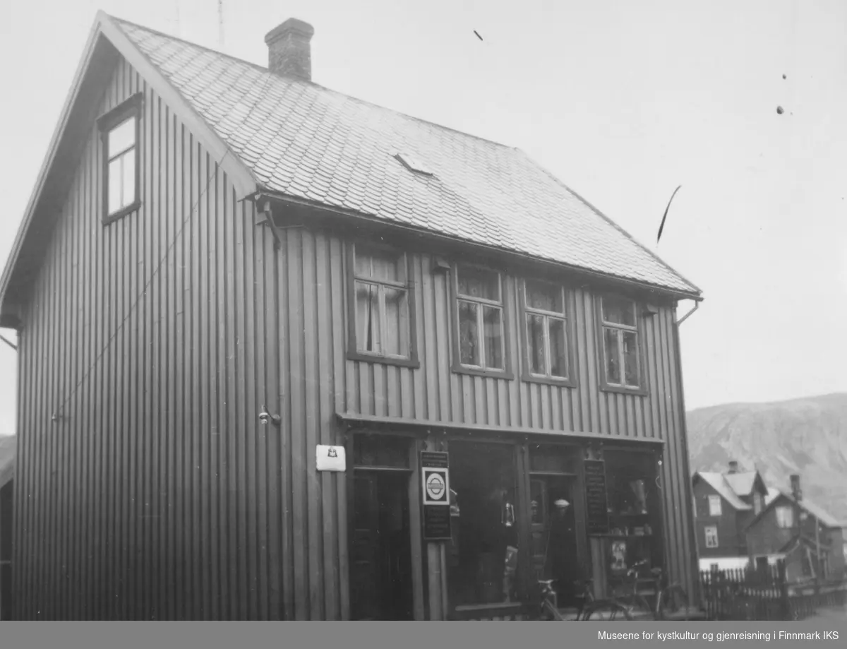 Honningsvåg. Arne Kolstad's bolighus. 1937.