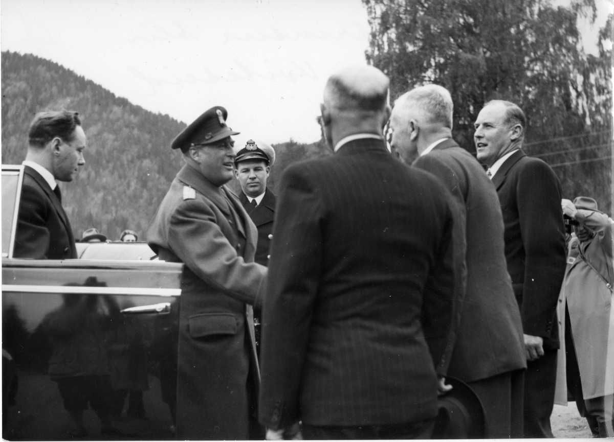 Kronprins Olav vert teken imot i Kviteseid, 1956