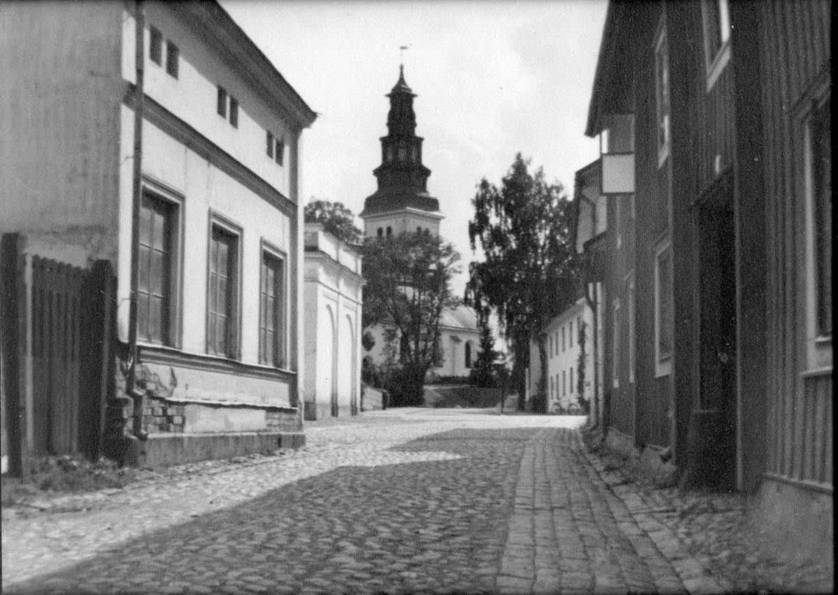 Fotografi av Stora Kyrkogatan i Köping.