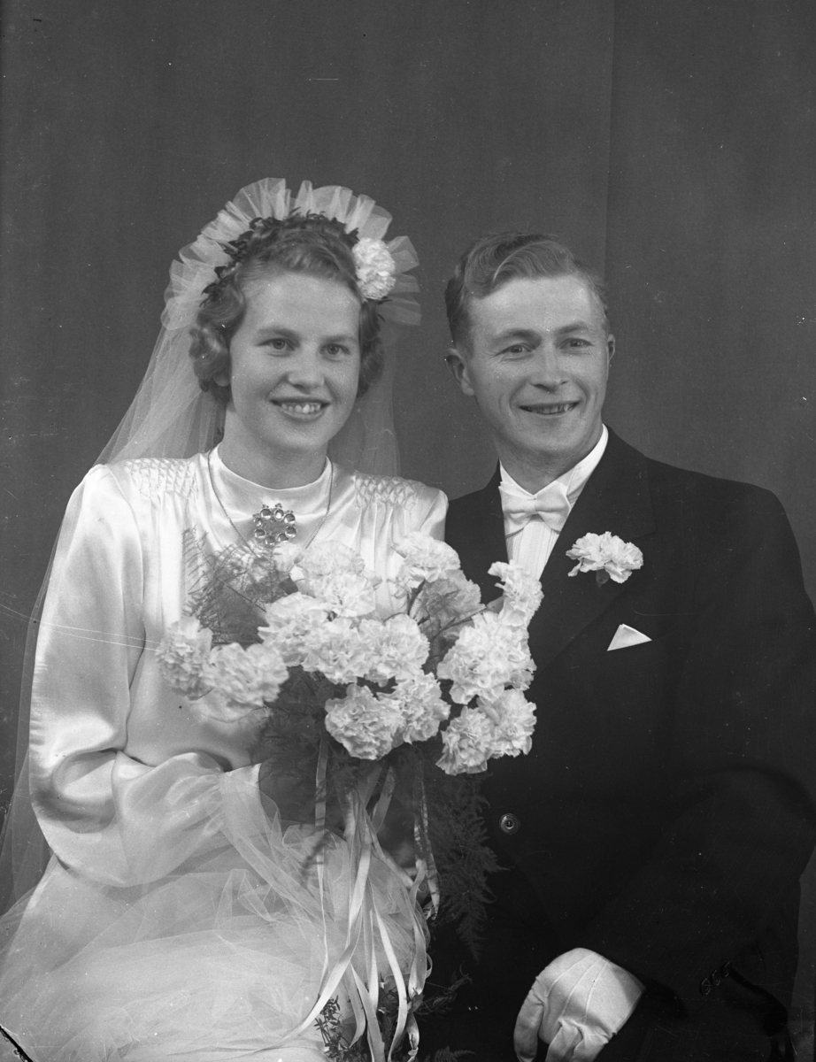 Brudebilde av Ingrid Hulbak Ulsaker og Svein Ulsaker.