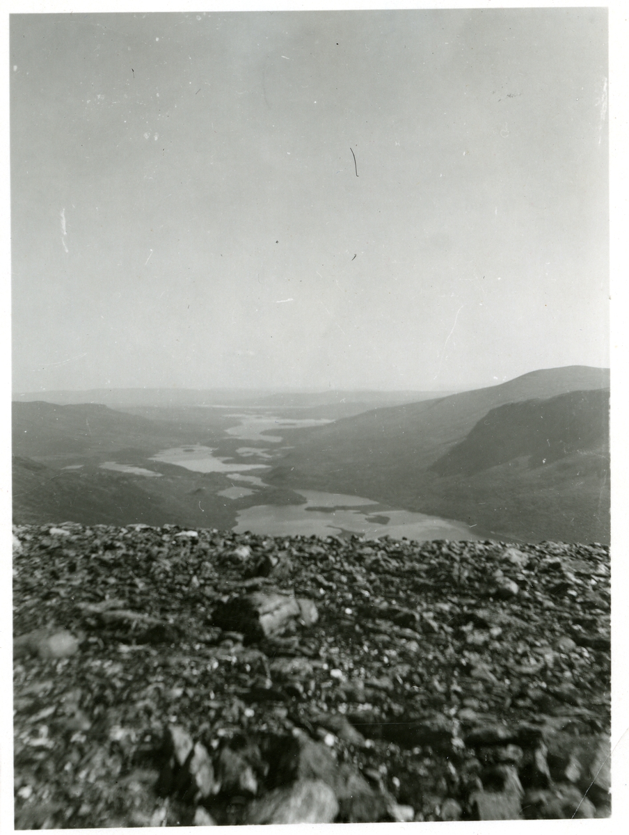 Utsiktsbilde fra Gilafjellet mot Helin og Movatn. Storefjorden midt i bildet.