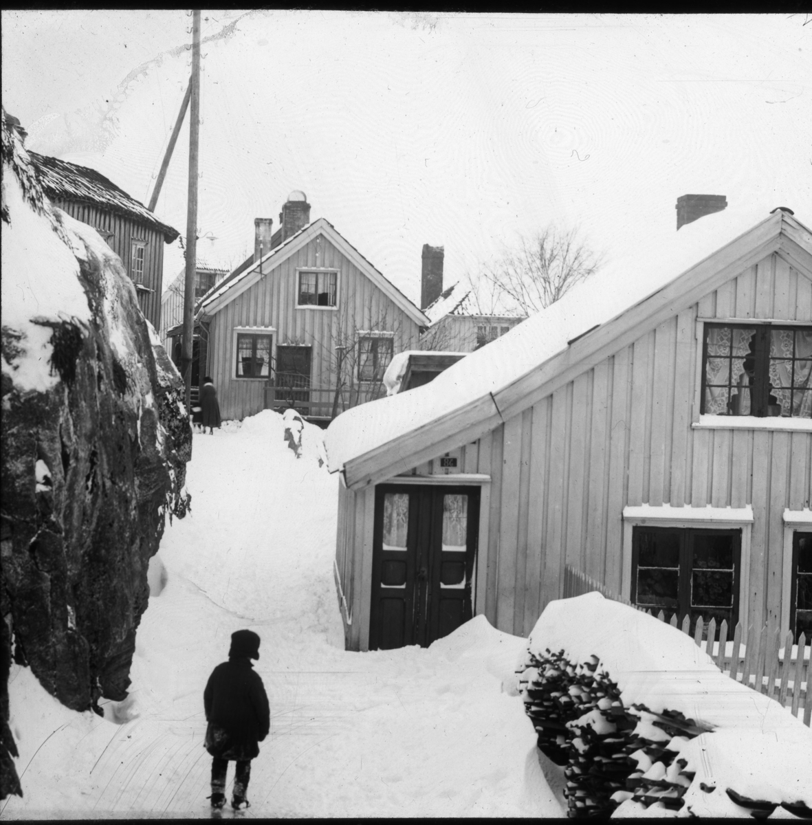 Hus i snø - Øya ca 1910. Kragerø