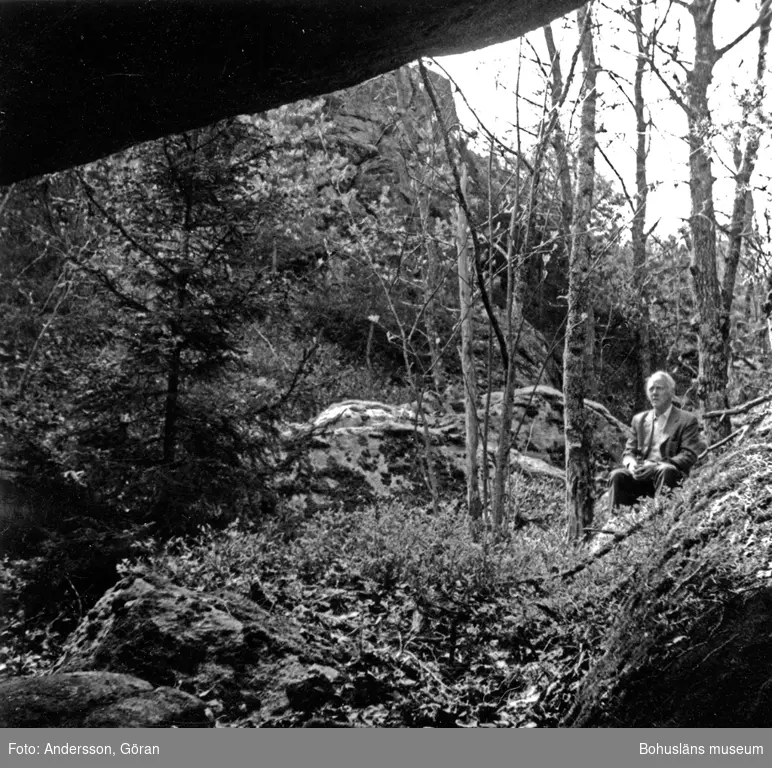 Enligt text: "Foto från grotta nr 2 Bräcke Tanum".