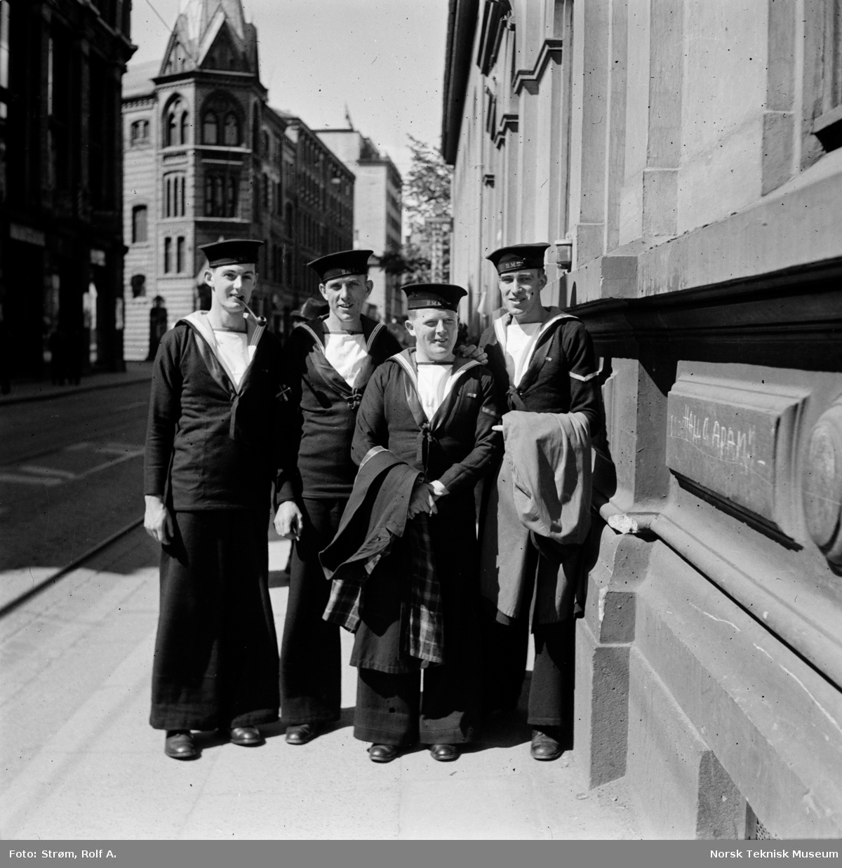 Fire matroser i Oslos gater, fredsdagene mai 1945