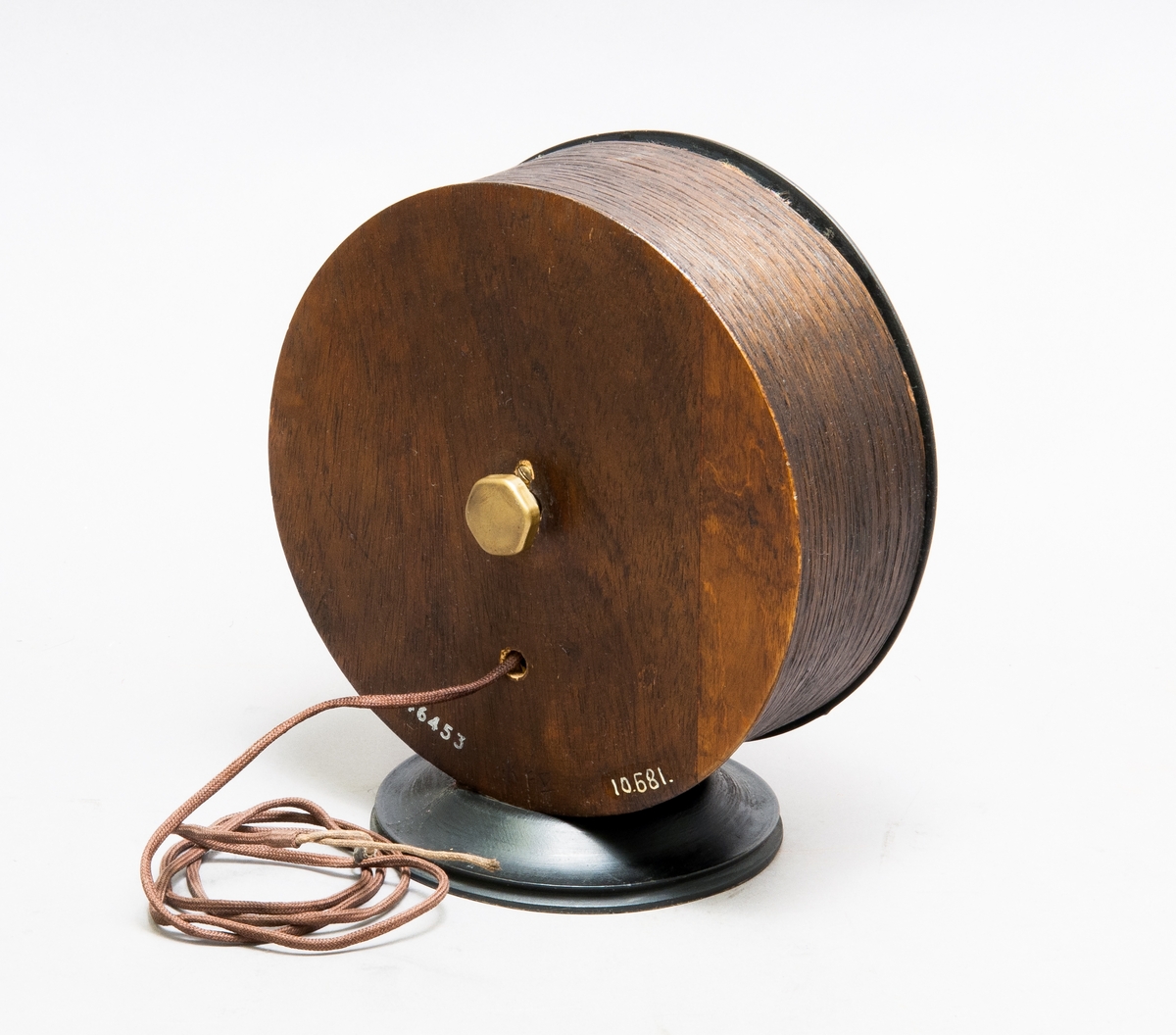 Högtalare, för radio, inbyggd i cylindriskt träfodral märkt: StuB.