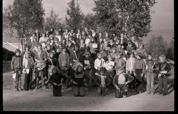 Gruppebilde Av Kanebogen Skolekorps. - Sør-Troms Museum / DigitaltMuseum