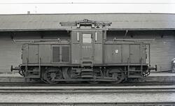 Elektrisk lokomotiv El 10 2515 ved godshuset på Horten stasj