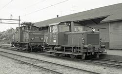 Skiftetraktor Skd 220 172 og elektrisk lokomotiv El 10 2515 