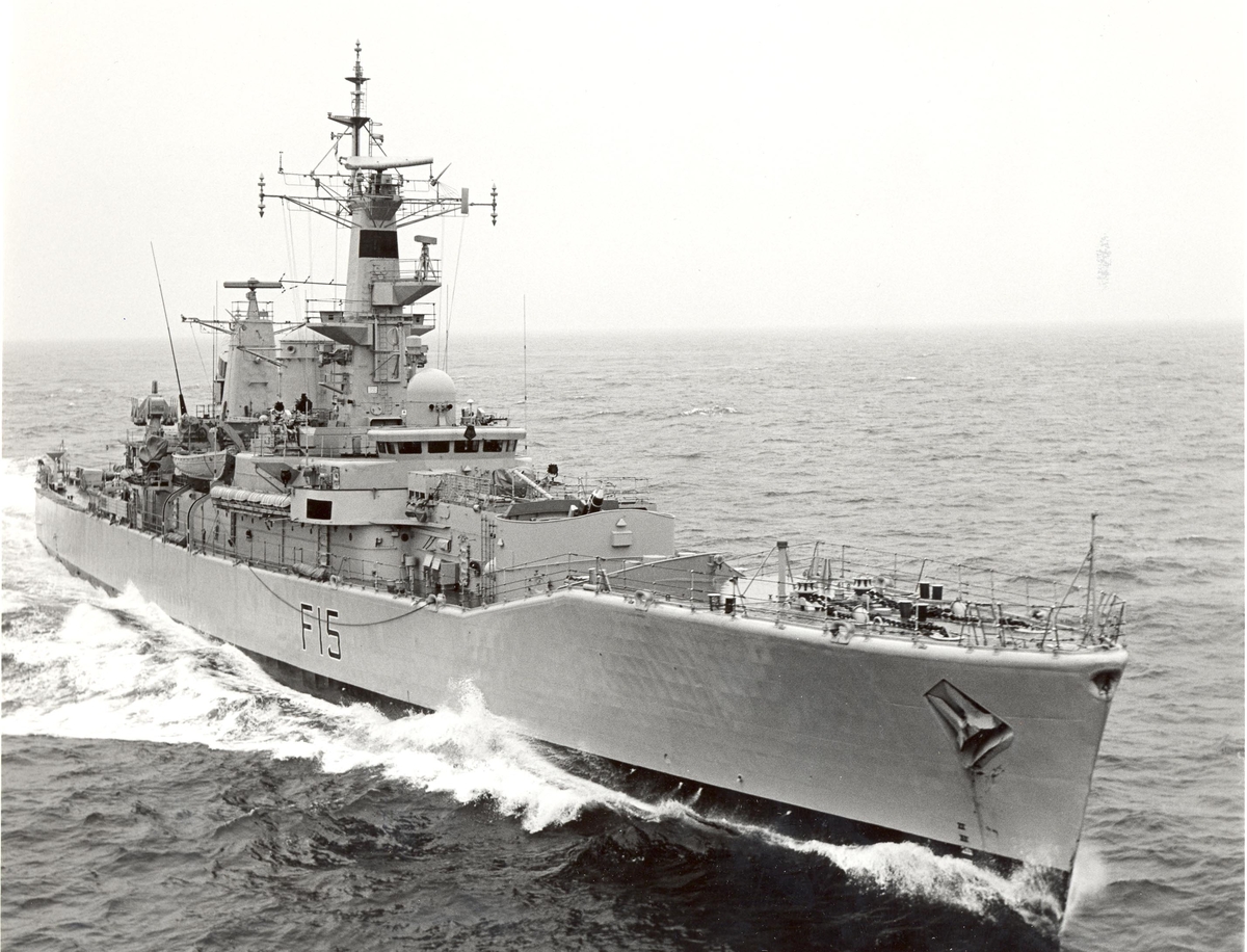 Enkeltbilde. Engelske fregatter. HMS Euryalus. Leander klasse fregatt.